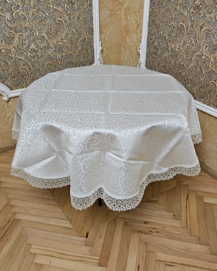 Кругла скатертина 