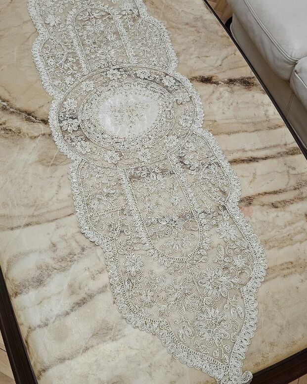 Бархатна серветка Versace  35х135см - молочна із золотом