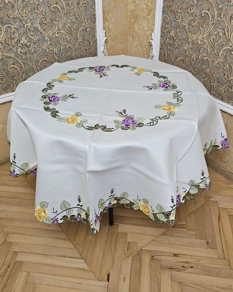 Кругла скатертина 