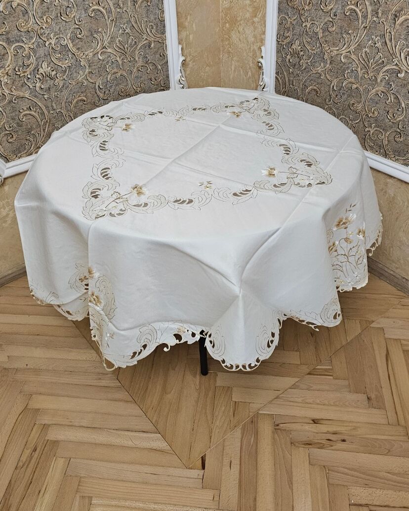 Кругла скатертина 