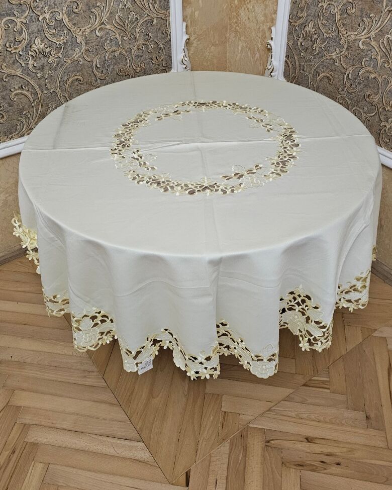 Кругла скатертина 